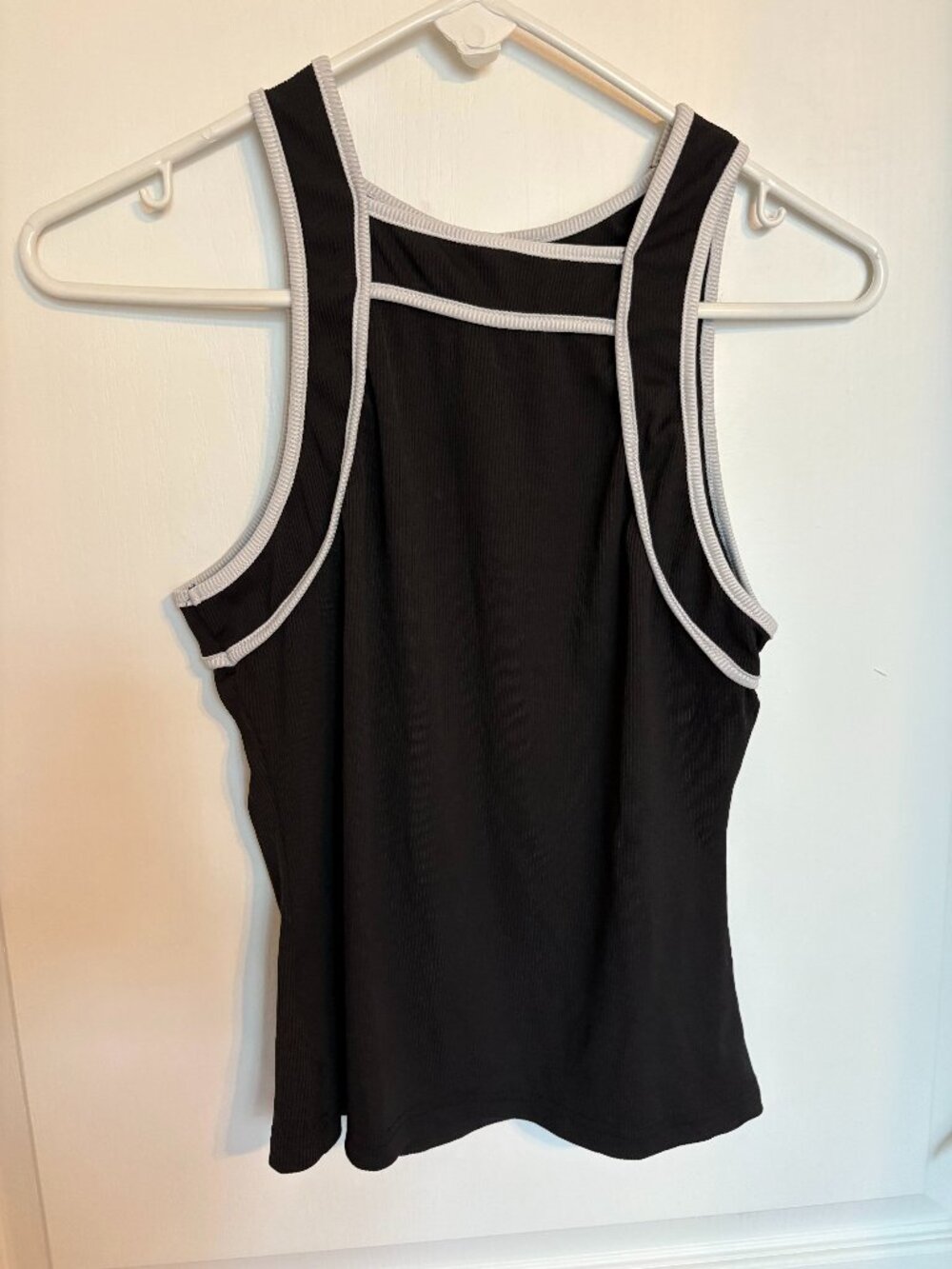 SHEIN Curve 1XL Black White Contrast Trim Cutout Back Ribbed Tank TopSHEIN Curve